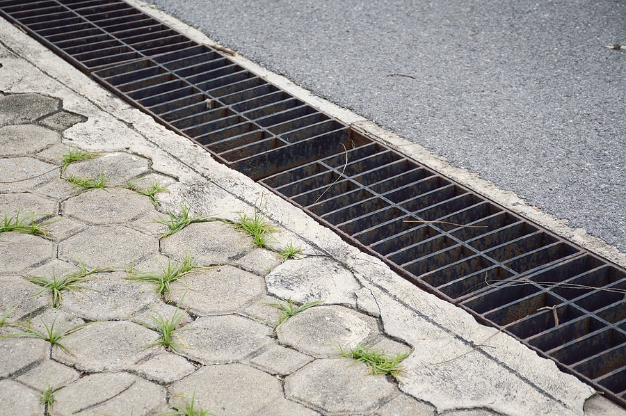 sidewalk with internal french drain